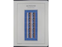 1949/2024, umfangreiche postfrische und zusätzlich teils gestempelte Sammlung in über 100 Vordruckalben und hunderten losen B