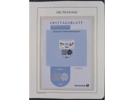 1949/2024, umfangreiche postfrische und zusätzlich teils gestempelte Sammlung in über 100 Vordruckalben und hunderten losen B