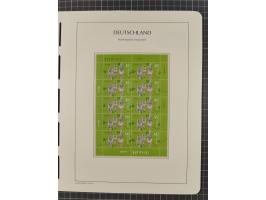 1949/2024, umfangreiche postfrische und zusätzlich teils gestempelte Sammlung in über 100 Vordruckalben und hunderten losen B