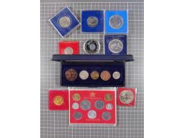 ALLE WELT: 1969/2000, Lot mit Neusilber Münzen aus aller Welt, ca. 2,4 kg