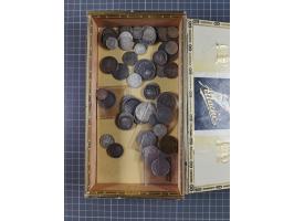 ALLE WELT: 1812/1952, meist Kleinmünzen aus Silber, u.a. Russland 1 Rubel 1924, sowie Finnland 500 Markkaa 1952, ca. 0,4 kg