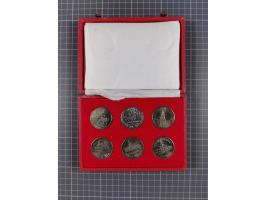 DDR: 1949/90, Lot mit Münzen und Medaillen, u.a. “Für Treue Dienste bei der Deutschen Post” in Bronze, ca. 3 kg