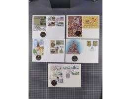 DDR: 1949/90, Lot mit Münzen und Medaillen, u.a. “Für Treue Dienste bei der Deutschen Post” in Bronze, ca. 3 kg