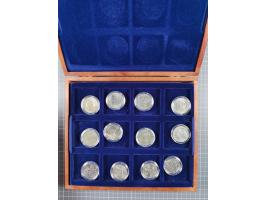 ALLE WELT: 1925/75 ca., Lot mit Umlaufmünzen und Sets, dabei Russland 6x 1 Rubel anlässlich der Olympia 1980 in Moskau, im Et