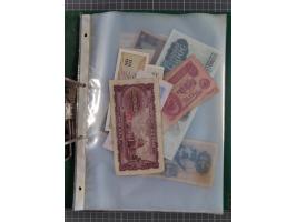 ALLE WELT: 1898/1984 ca., über 300 Banknoten, u.a Deutsches Reich, sowie Notgeld, II-III