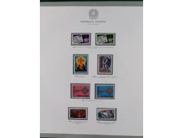 1945/1980, mostly mint never hinged collection with only a few unused, including Airmail and Express stamps, some better sets