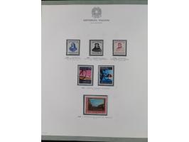 1945/1980, mostly mint never hinged collection with only a few unused, including Airmail and Express stamps, some better sets