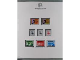 1945/1980, mostly mint never hinged collection with only a few unused, including Airmail and Express stamps, some better sets