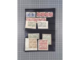 1895/1913, Partie mit neun Briefstücken, bis auf ein Briefstück alle mit Paaren, Viererstreifen oder Viererblocks, dabei u.a.