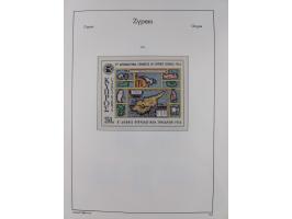 1960/2000, seemingly complete mint never hinged collection including miniature sheets.&nbsp;