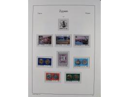 1960/2000, seemingly complete mint never hinged collection including miniature sheets.&nbsp;