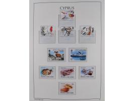 1960/2000, seemingly complete mint never hinged collection including miniature sheets.&nbsp;