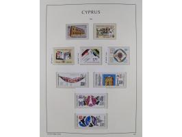 1960/2000, seemingly complete mint never hinged collection including miniature sheets.&nbsp;