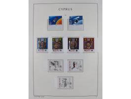 1960/2000, seemingly complete mint never hinged collection including miniature sheets.&nbsp;