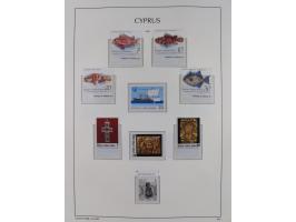 1960/2000, seemingly complete mint never hinged collection including miniature sheets.&nbsp;