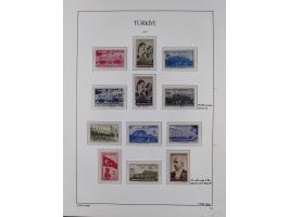1920/69, mostly unused/mint and cancelled collection ‘Republic of Turkey’ in album with some better and complete issues Angor