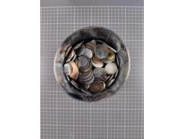 1884/1970 ca., Umlaufmünzen sowie Nachprägungen in Talergröße, zudem etwas aus aller Welt, ca. 4,7 kg