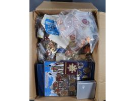 EUROPA: 2002/14: ca. 60 Kursmünzsätze, sechs Euro-Starter-Kits sowie Gedenkmünzen, meist Römische Verträge, bankfrisch