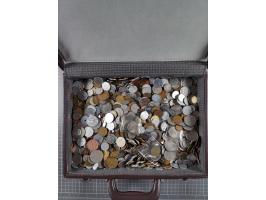 ALLE WELT: 1900/90 ca., Koffer mit Umlaufmünzen, ca. 6,5 kg