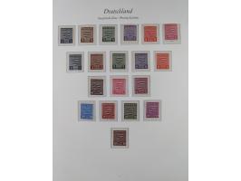 1945/49, in den Hauptnummern überkomplette, fast ausnahmslos postfrische Sammlung, inkl. Mi.-Nr. BIa/b postfrisch bzw. ungebr