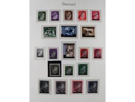 1945/67, in den Hauptnummern komplette bis auf Mi.-Nr. 691 postfrische Sammlung inkl. Mi.-Nr. Va-d sign. Kovar VÖB, 674-92 si