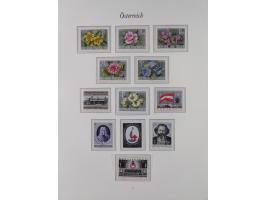 1945/67, in den Hauptnummern komplette bis auf Mi.-Nr. 691 postfrische Sammlung inkl. Mi.-Nr. Va-d sign. Kovar VÖB, 674-92 si