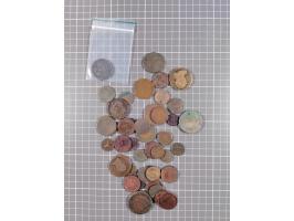 ALLE WELT: 1792/1913, 42 Münzen aus Bronze und Kupfer in verschiedenen Erhaltungen