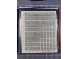1923, meist postfrische Sammlung mit ca. 200 Bogen ex Mi.-Nr. 313-30, dabei u.a. Mi.-Nr. 330A (4) und 330B (3), gute Erhaltun