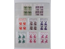 1951/94, postfrische Sammlung Dauerserien, dabei Posthorn in waagerechten oder senkrechten Paaren mit 3 Attesten und 6 Befund