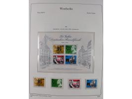 1948/90, postfrische komplette Sammlung Berlin im Vordruck-Album, dabei Besonderheiten wie Mi. 33 verschobener Aufdruck, gepr