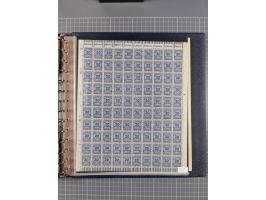 1919/23, meist postfrische Sammlung mit über 200 Bögen, bis auf wenige aufgetrennte Exemplare in kpl. Bogen, dabei auch etwas
