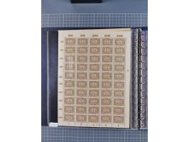 1919/23, meist postfrische Sammlung mit über 200 Bögen, bis auf wenige aufgetrennte Exemplare in kpl. Bogen, dabei auch etwas