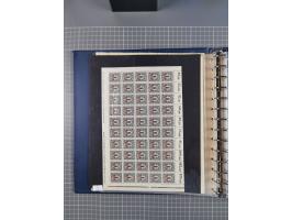 1919/23, meist postfrische Sammlung mit über 200 Bögen, bis auf wenige aufgetrennte Exemplare in kpl. Bogen, dabei auch etwas