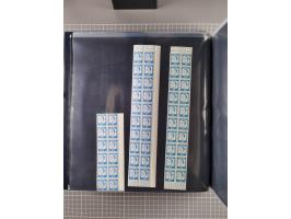 1960/75. postfrische Bogenteile der Dauerserien ab Bedeutende Deutsche, dabei Formnummern und Berlin mit u.a. Mi.-Nr. 246-49 