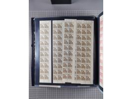 1960/75. postfrische Bogenteile der Dauerserien ab Bedeutende Deutsche, dabei Formnummern und Berlin mit u.a. Mi.-Nr. 246-49 