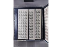 1960/75. postfrische Bogenteile der Dauerserien ab Bedeutende Deutsche, dabei Formnummern und Berlin mit u.a. Mi.-Nr. 246-49 