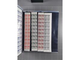 1960/75. postfrische Bogenteile der Dauerserien ab Bedeutende Deutsche, dabei Formnummern und Berlin mit u.a. Mi.-Nr. 246-49 