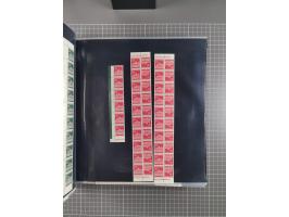 1960/75. postfrische Bogenteile der Dauerserien ab Bedeutende Deutsche, dabei Formnummern und Berlin mit u.a. Mi.-Nr. 246-49 