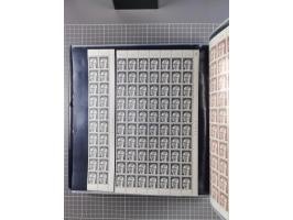 1960/75. postfrische Bogenteile der Dauerserien ab Bedeutende Deutsche, dabei Formnummern und Berlin mit u.a. Mi.-Nr. 246-49 