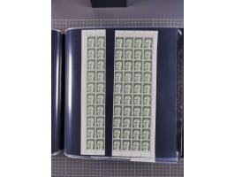 1960/75. postfrische Bogenteile der Dauerserien ab Bedeutende Deutsche, dabei Formnummern und Berlin mit u.a. Mi.-Nr. 246-49 