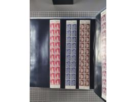 1960/75. postfrische Bogenteile der Dauerserien ab Bedeutende Deutsche, dabei Formnummern und Berlin mit u.a. Mi.-Nr. 246-49 