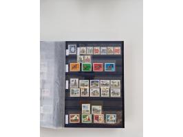 1920/2001, postfrischer, ungebrauchte und gestempelter Bestand in 8 großen Kartons, dabei Sammlungen Bund mit Posthorn, Berli