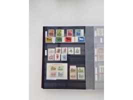 1920/2001, postfrischer, ungebrauchte und gestempelter Bestand in 8 großen Kartons, dabei Sammlungen Bund mit Posthorn, Berli