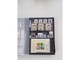 1920/2001, postfrischer, ungebrauchte und gestempelter Bestand in 8 großen Kartons, dabei Sammlungen Bund mit Posthorn, Berli