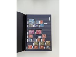 1920/2001, postfrischer, ungebrauchte und gestempelter Bestand in 8 großen Kartons, dabei Sammlungen Bund mit Posthorn, Berli