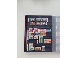 1920/2001, postfrischer, ungebrauchte und gestempelter Bestand in 8 großen Kartons, dabei Sammlungen Bund mit Posthorn, Berli