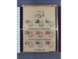 1933/45, Propaganda Album mit 52 Gedenkblättern, mit vielen besseren und großformatigen Stücken, insgesamt gute Erhaltung (4 