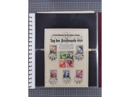 1933/45, Propaganda Album mit 52 Gedenkblättern, mit vielen besseren und großformatigen Stücken, insgesamt gute Erhaltung (4 