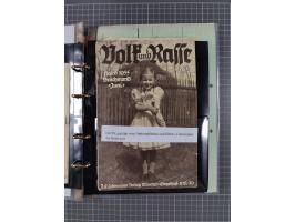 1933/45, Dokumentation zum Thema: Hitlers verbrecherische SS und seine SA", insgesamt 55 Belegstücke (33 x SS) mit besseren P