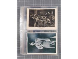1933/45, Propaganda, 2 Alben mit 310 Belegen, alle zum Thema: A. Hitler, das Gesicht des Hauptkriegsverbrechers-verantwortlic